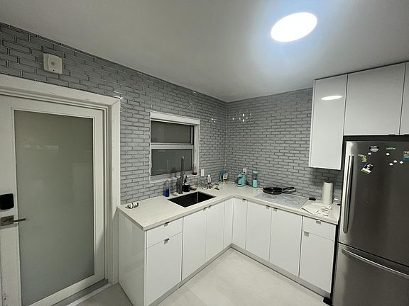 3rd image of 851 Meridian Ave APT 35