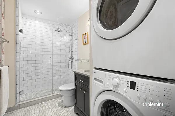 Sold by Triplemint | media 7