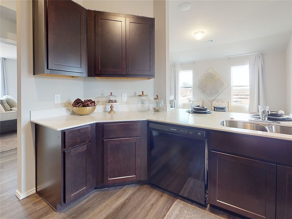 2nd image of 2816 Murphy St
