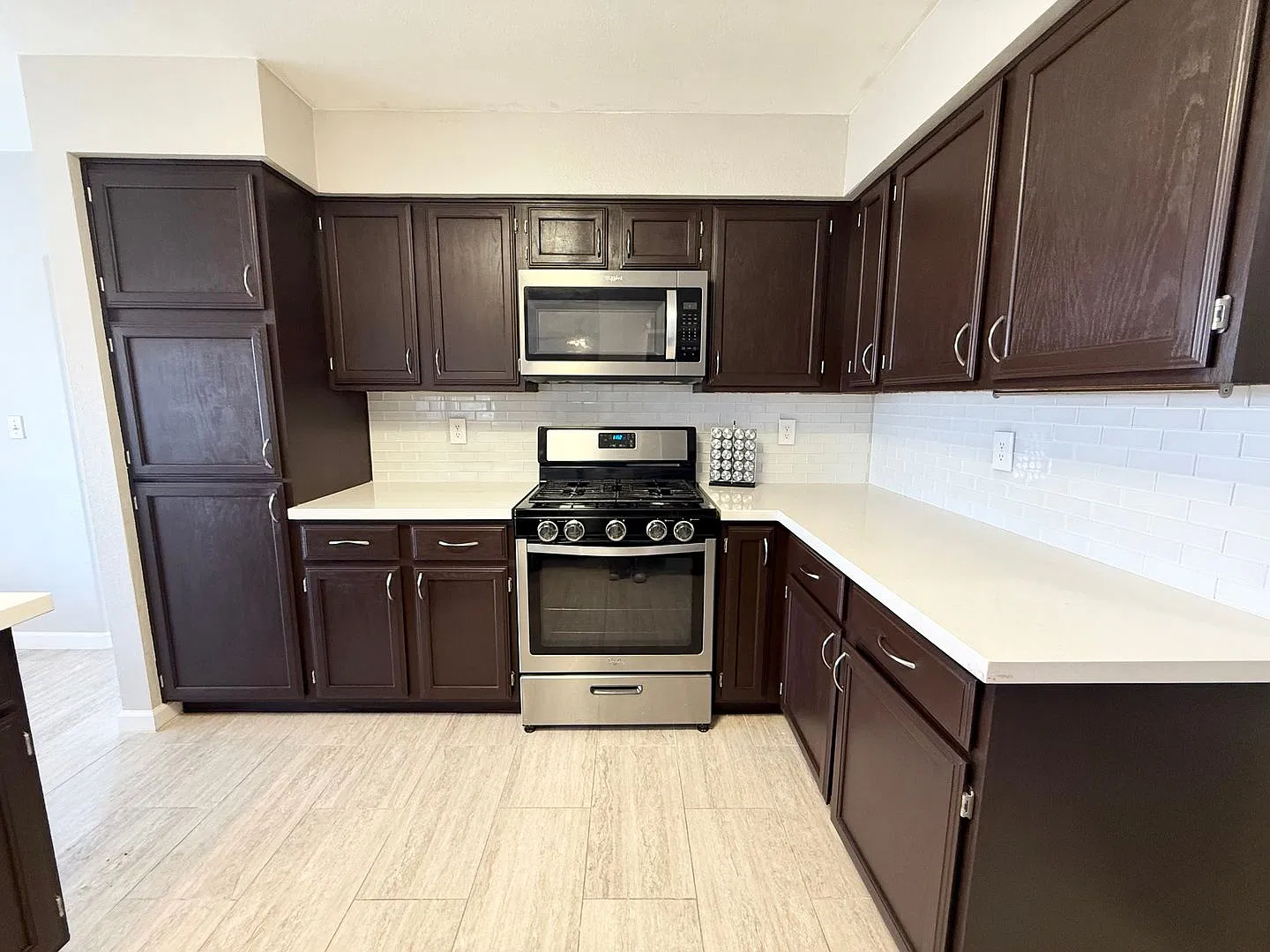 3/BD 2.5/BA Modern Comfort in Green Valley with Loft & No Rear Neighbors! — Photo 3
