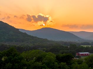 75 Rm 366, Leakey, TX 78873