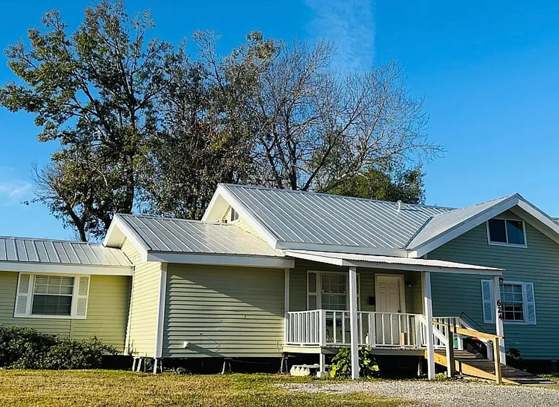 3 bed, 2.5 bath, 2200 sqft, $1,400 — Photo 1