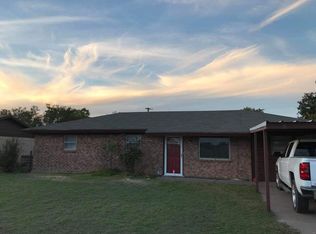 1207 Elizabeth St, Stamford, TX 79553