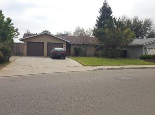 1807 Canal Dr, Sanger, CA 93657