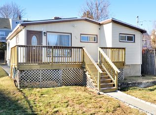 207 Hillcrest Rd, Bridgeport, CT 06606