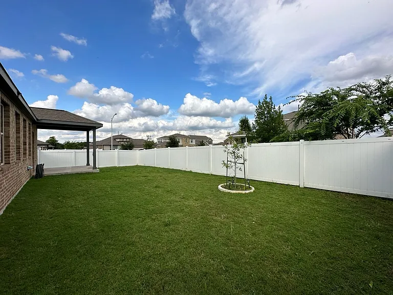 10901 Mickelson Dr — Photo 25