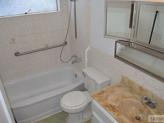 4th image of 1065 Cathryn Ave