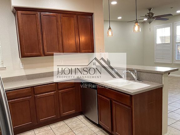 2nd image of 26 S Hidalgo St