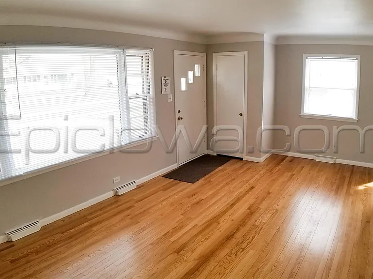 2923 Russell Dr NE — Photo 7