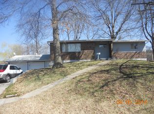 104 NW 22nd St, Blue Springs, MO 64015