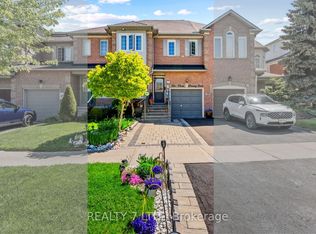 211 Downey Cir, Aurora, ON L4G7E8