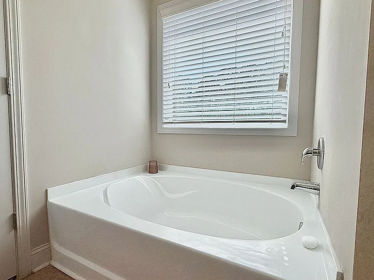 44 NE Mount Vernon Ter — Photo 21