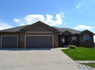 7709 W Benelli Cir, Sioux Falls, SD 57106