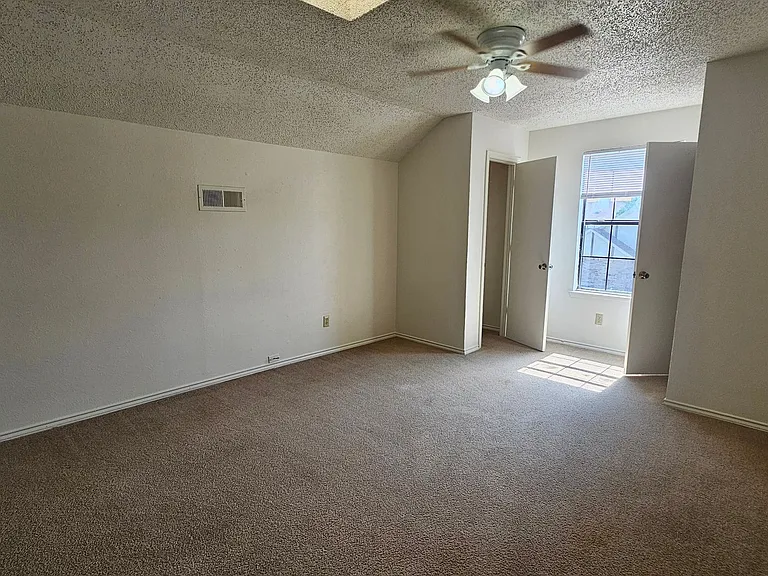 544 E Windsor Dr — Photo 43