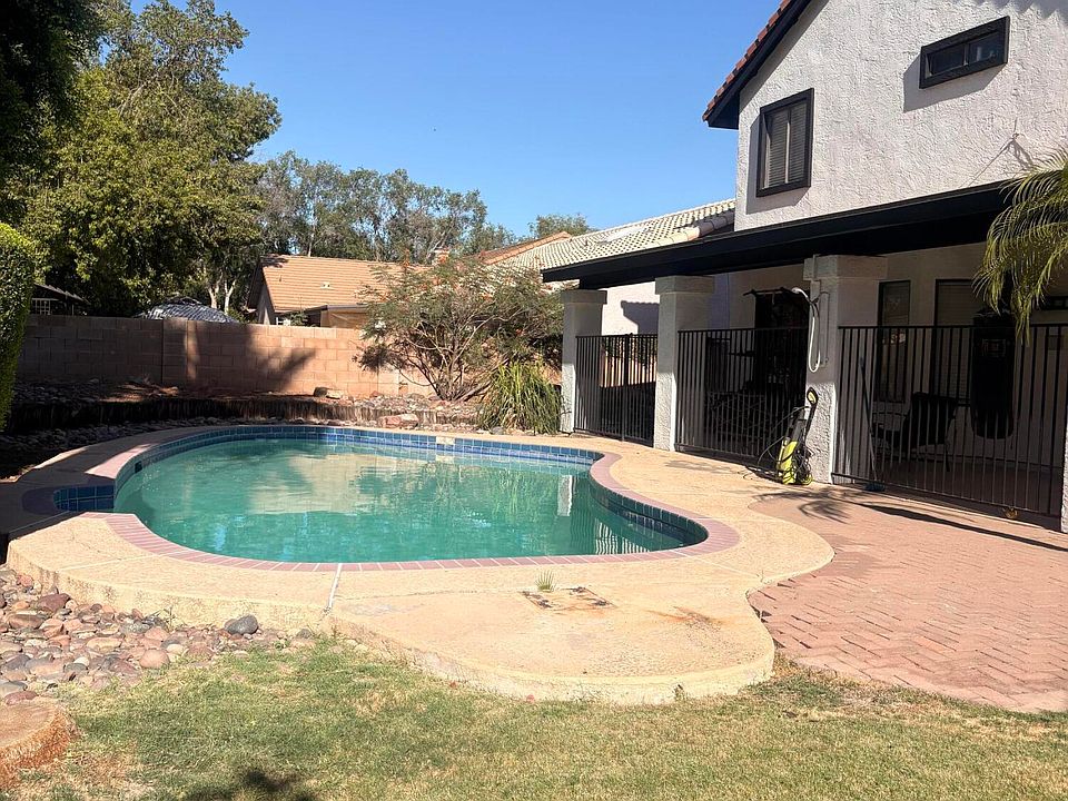 1st image of 820 E SAN REMO Avenue