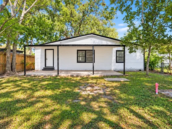 303 Cherry Creek Rd, Dayton, TX 77535