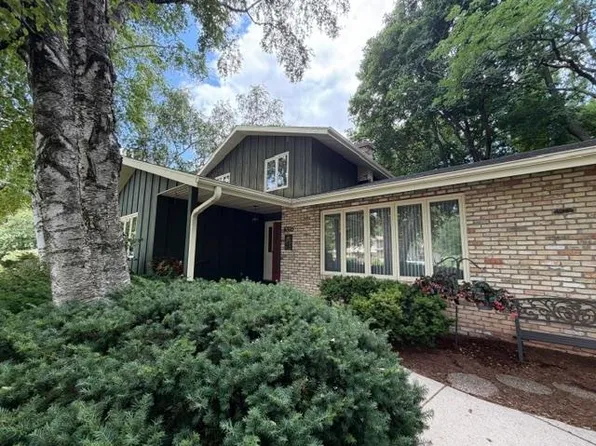 6325 Keelson Dr, Madison, WI 53705