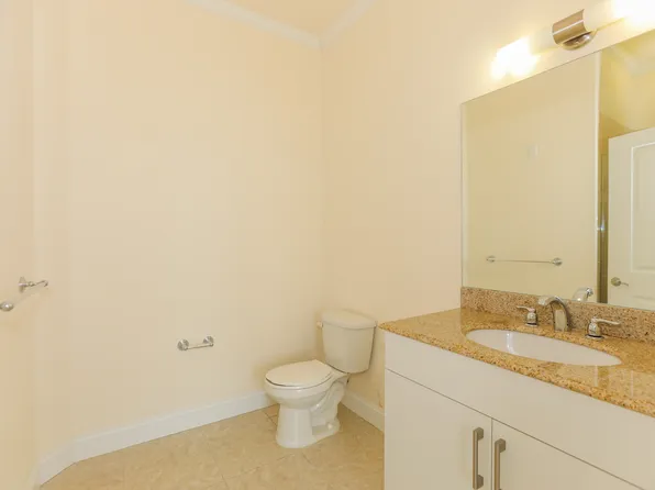 10 Main Street image 8 of 23