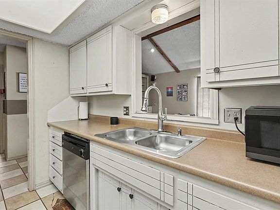 4th image of 6641 Laurel Rd