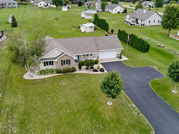 W5979 Lee DRIVE, Fort Atkinson, WI 53538