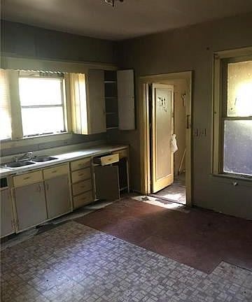 3rd image of 4015 Marion Pl