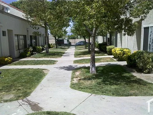 3 bed, 1400 sqft, $3,200 — Photo 3