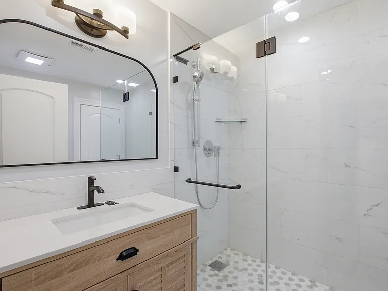 5851 N Virginia Ave #G — Photo 6