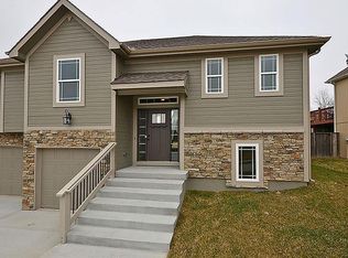 15723 N Chestnut St, Smithville, MO 64089