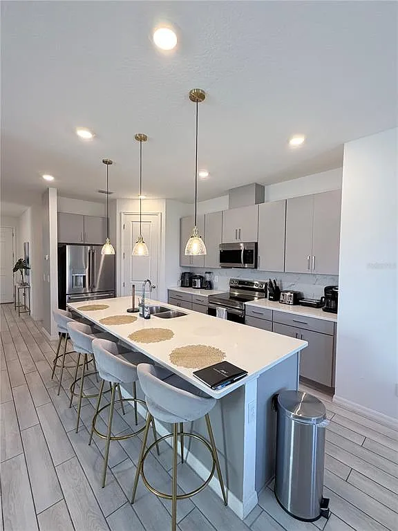 3 bed, 2.0 bath, 2280 sqft, $2,500 — Photo 2