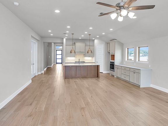 2nd image of 16518 Mandora Ln