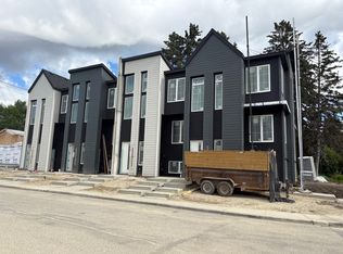 2704B 25th Ave SW, Calgary, AB T3E 6N6