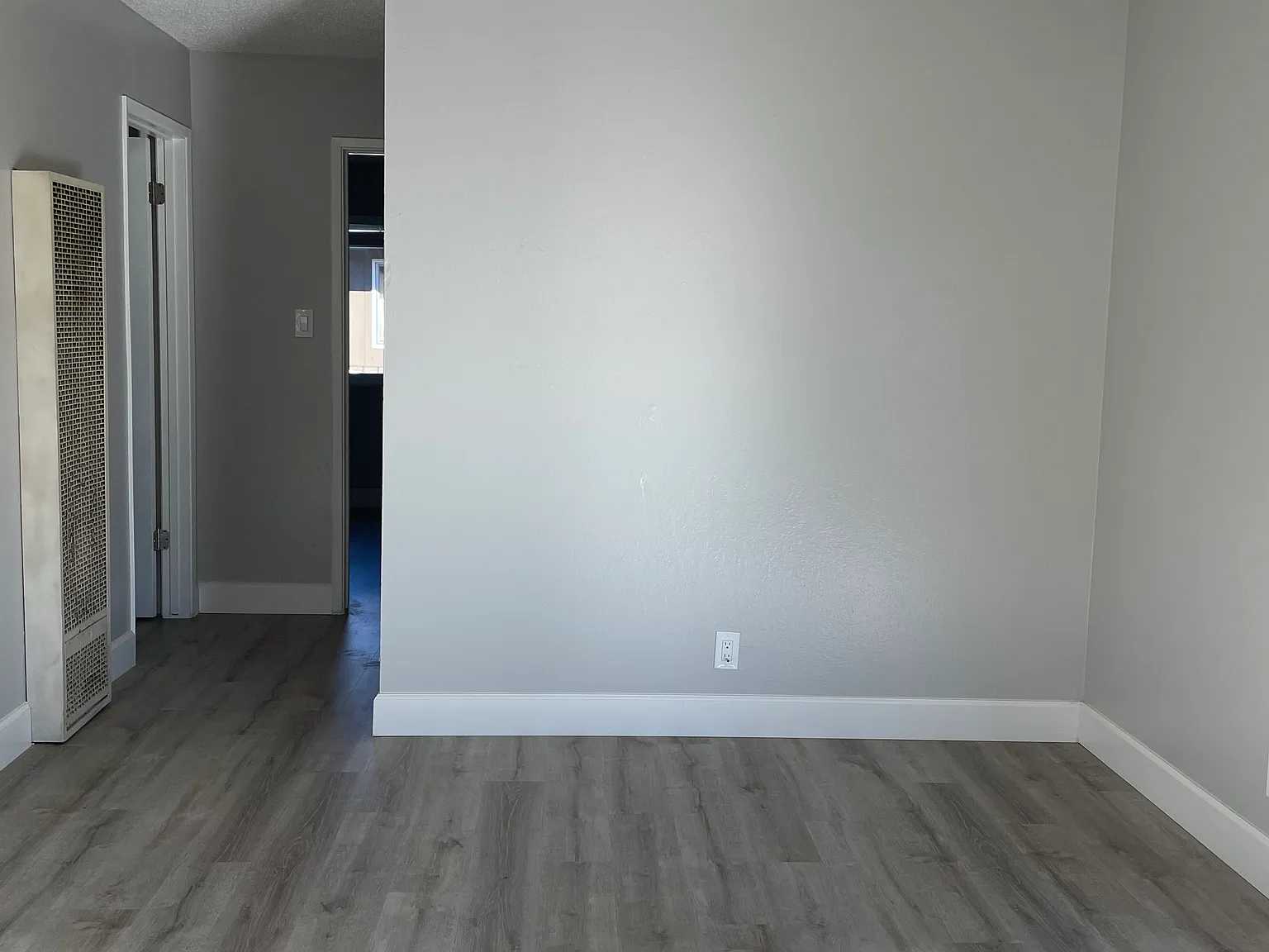 2 bed, 850 sqft, $2,200 — Photo 2