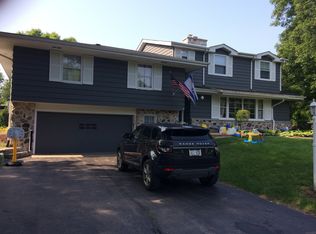 2717 W Ranch Rd, Mequon, WI 53092