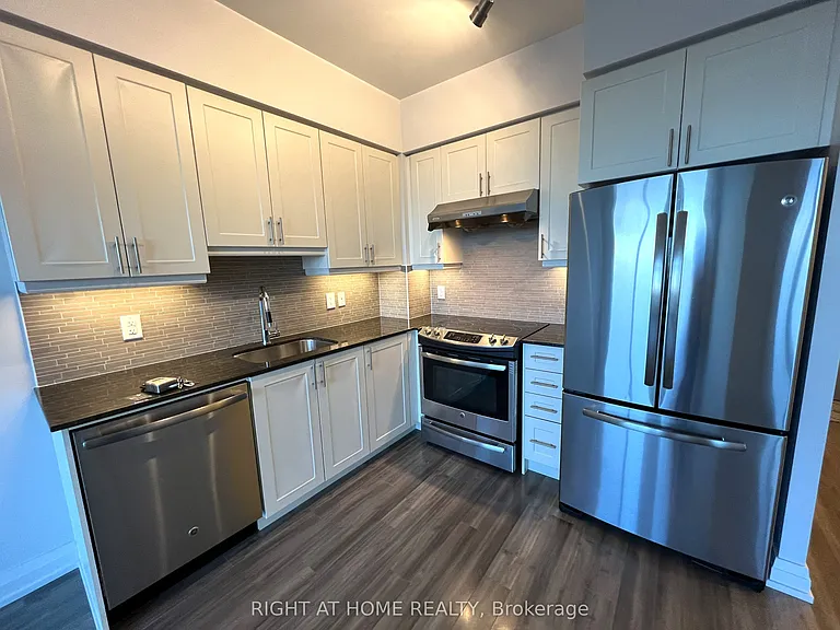 7165 Yonge St #705 — Photo 15