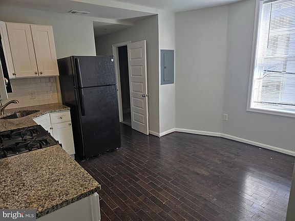 3rd image of 2402 Lakeview Ave