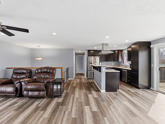 4th image of 818 Chehalis Pl N