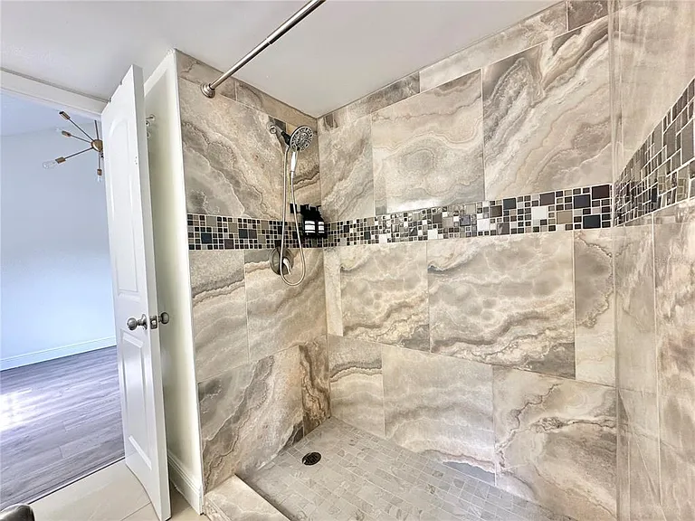 122 S Bulova Dr — Photo 32