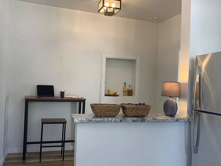 1011 E Elm St — Photo 15
