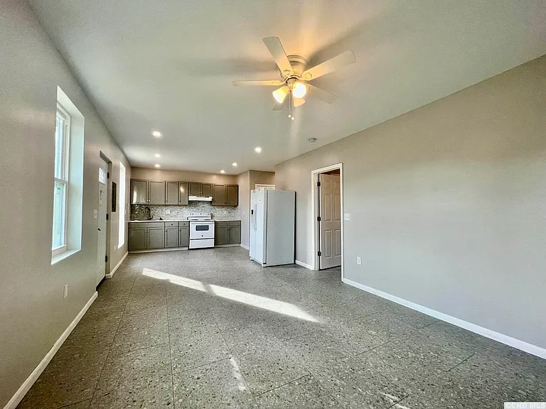 555 Green Lake Rd — Photo 6