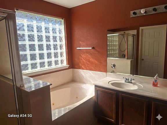 5th image of 3306 Thunder Creek Dr