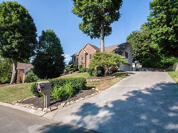 2nd image of 1212 Chickering Way Ln