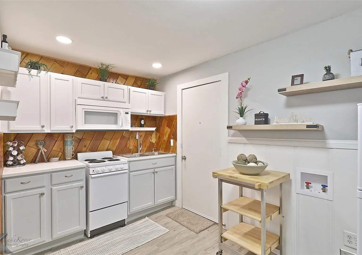 Tiny House Ready To Rent! 1 Bed, 1 Bath, All Appliances! — Photo 4