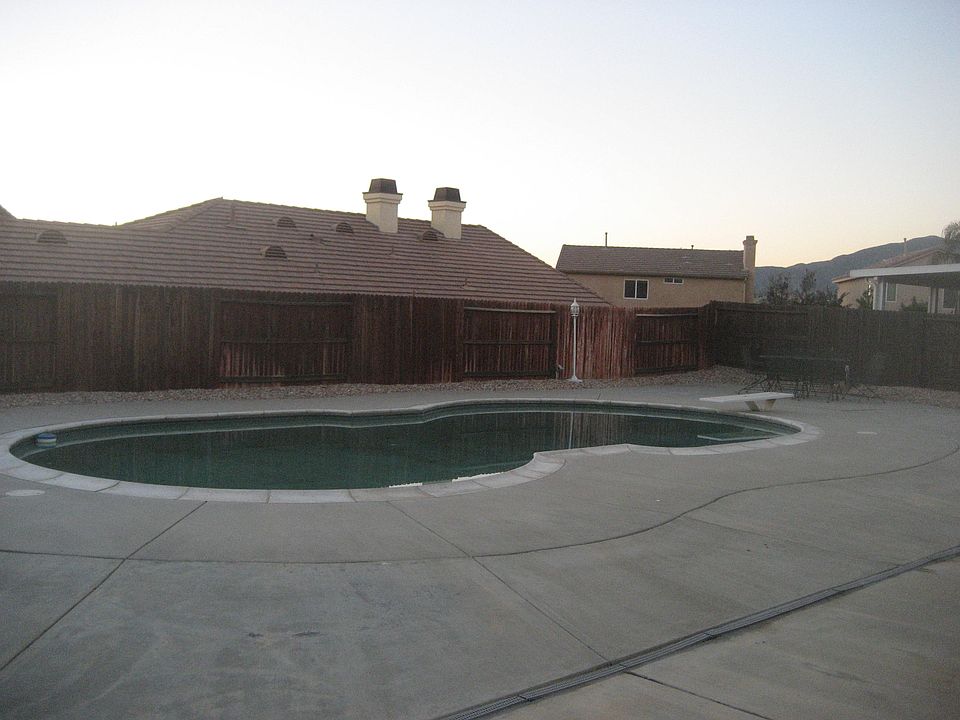2nd image of 1653 Ravenswood Rd