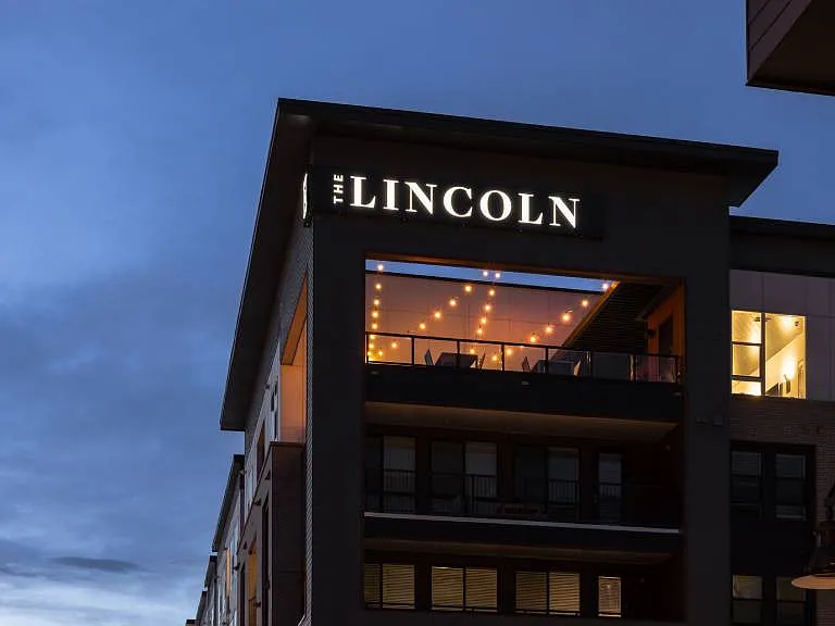 The Lincoln — Photo 26