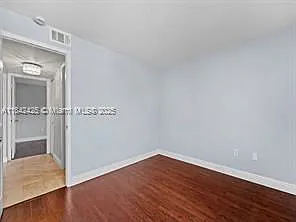 1820 W 53rd St — Photo 14