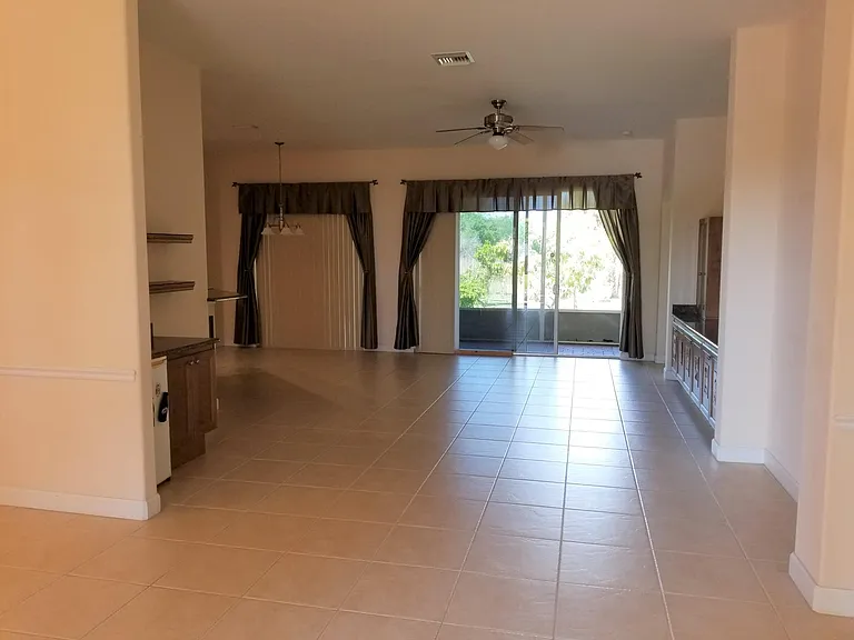 2024 SW Driftwood St — Photo 2