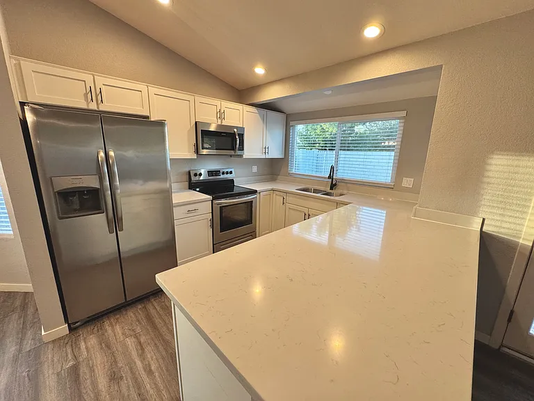 1618 W Brooks St — Photo 9
