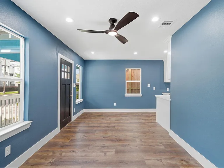1210 Crockett St — Photo 6