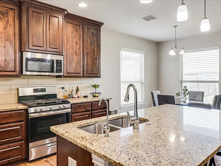 7610 Quartz Dr — Photo 17