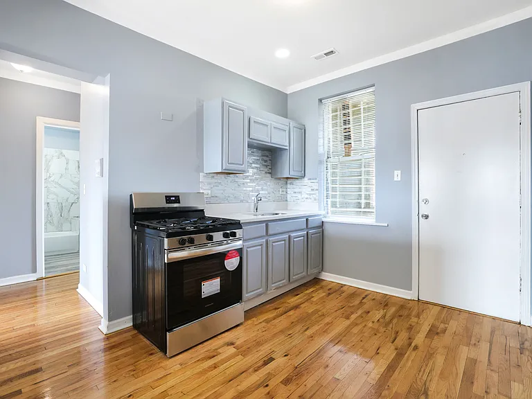 7255 S Calumet Ave — Photo 9